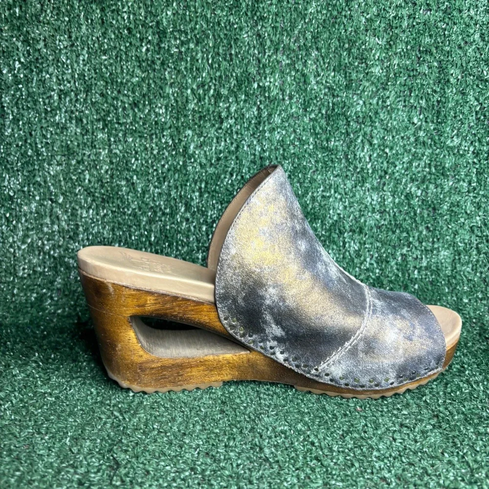 Dansko Metallic Leather Peep Toe Cutout Wedge Sandal Mule Grey Womens Sz 10.5-11